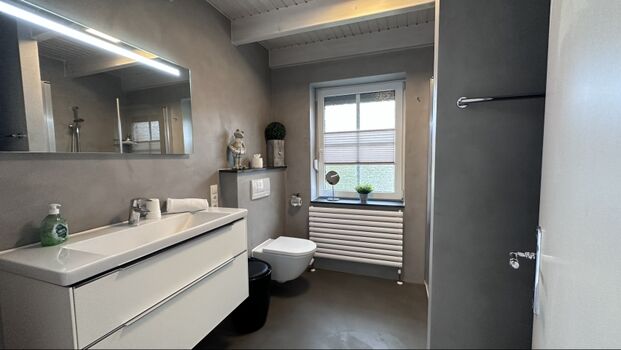 Fugenloses Badezimmer Sanierung 2023 