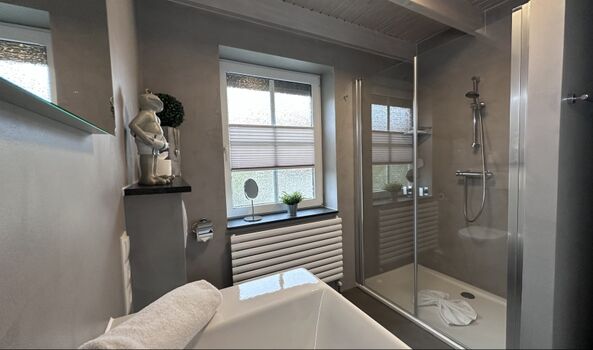 Fugenloses Badezimmer Sanierung 2023 