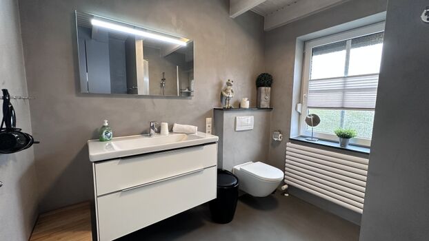 Fugenloses Badezimmer Sanierung 2023 