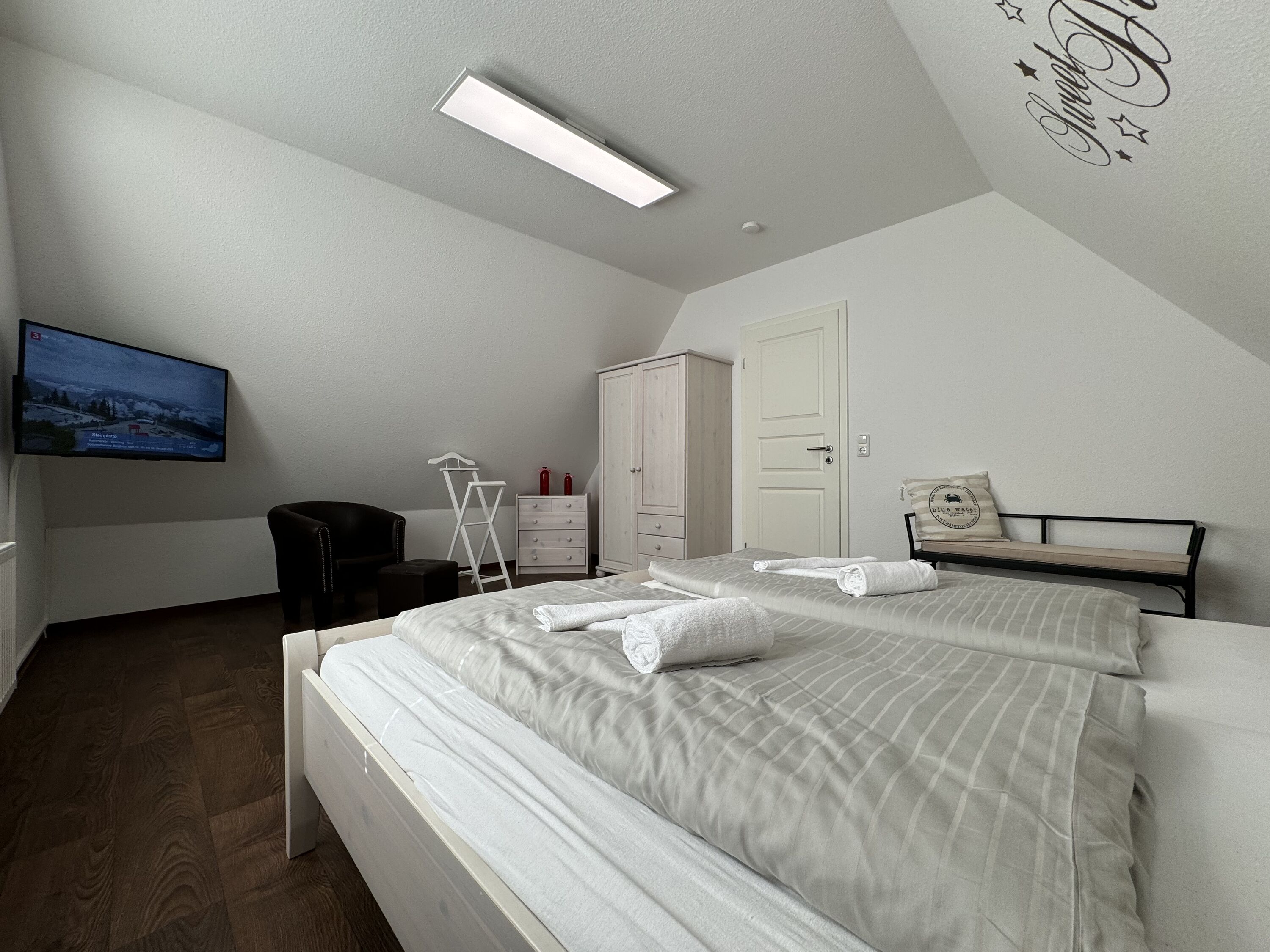Schlafzimmer OG mit TV