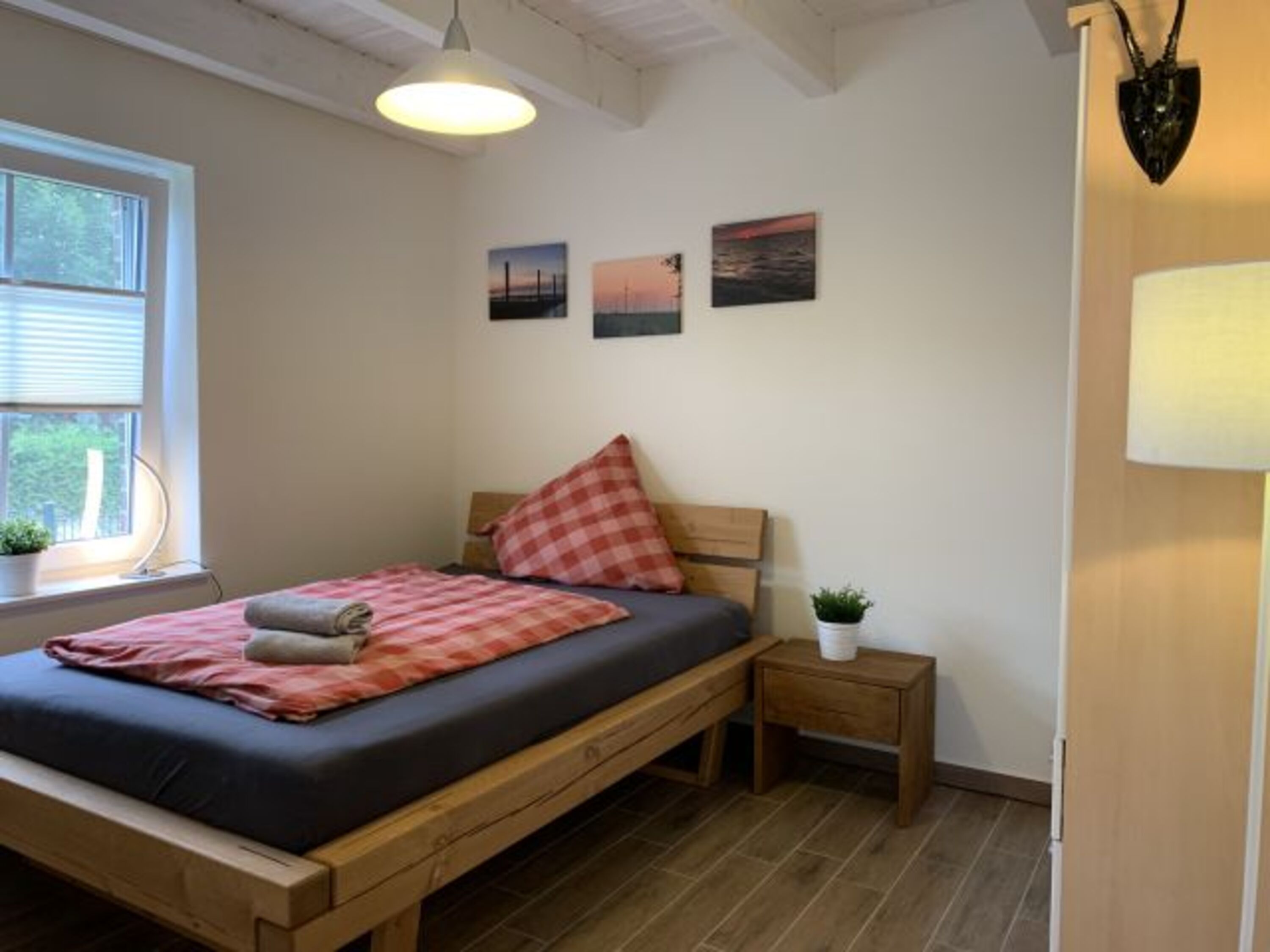 Schlafzimmer EG 140 cm Bett mit TV