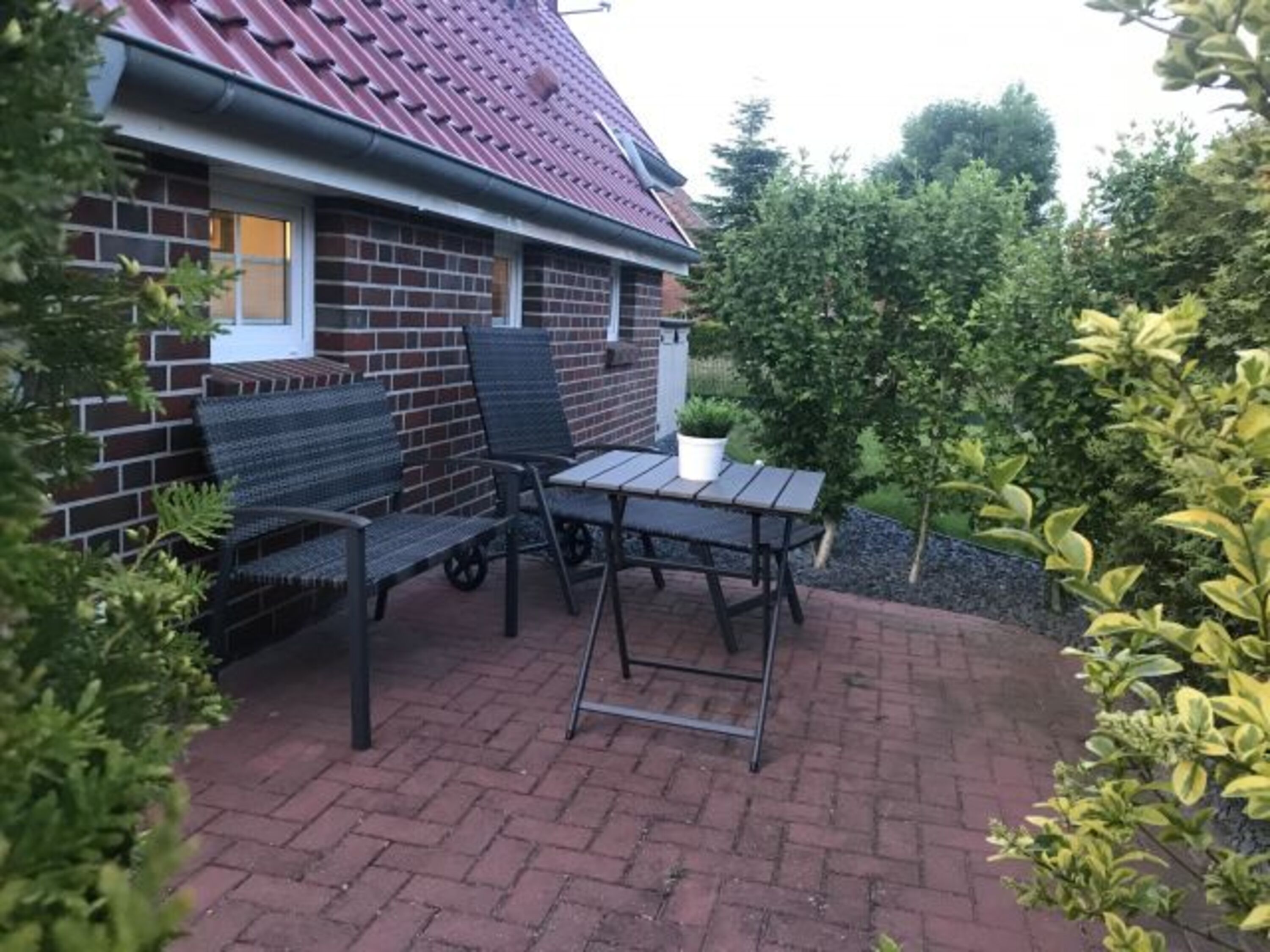 Seitliche Terrasse