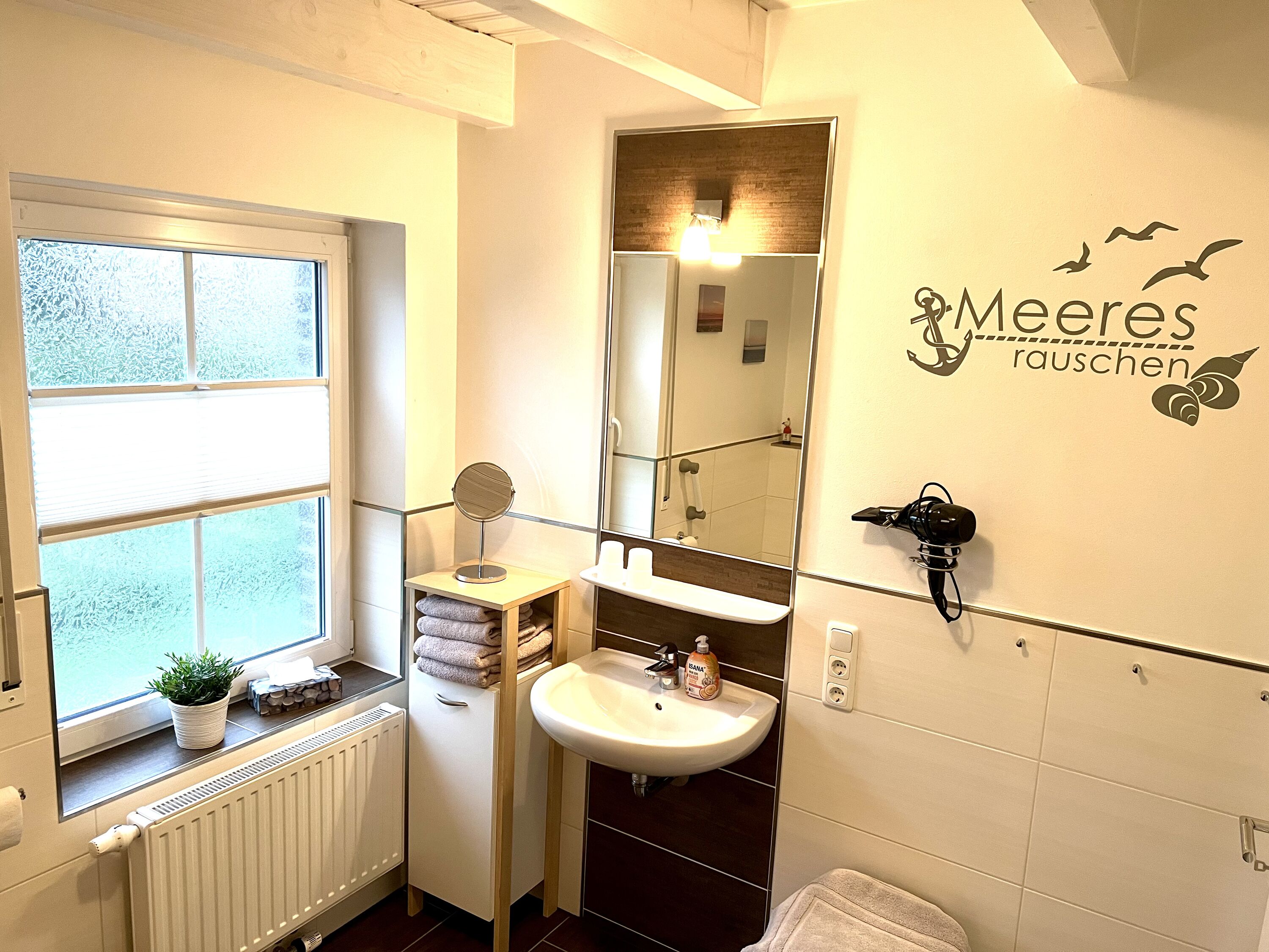 Badezimmer im EG mit bodentiefer Dusche