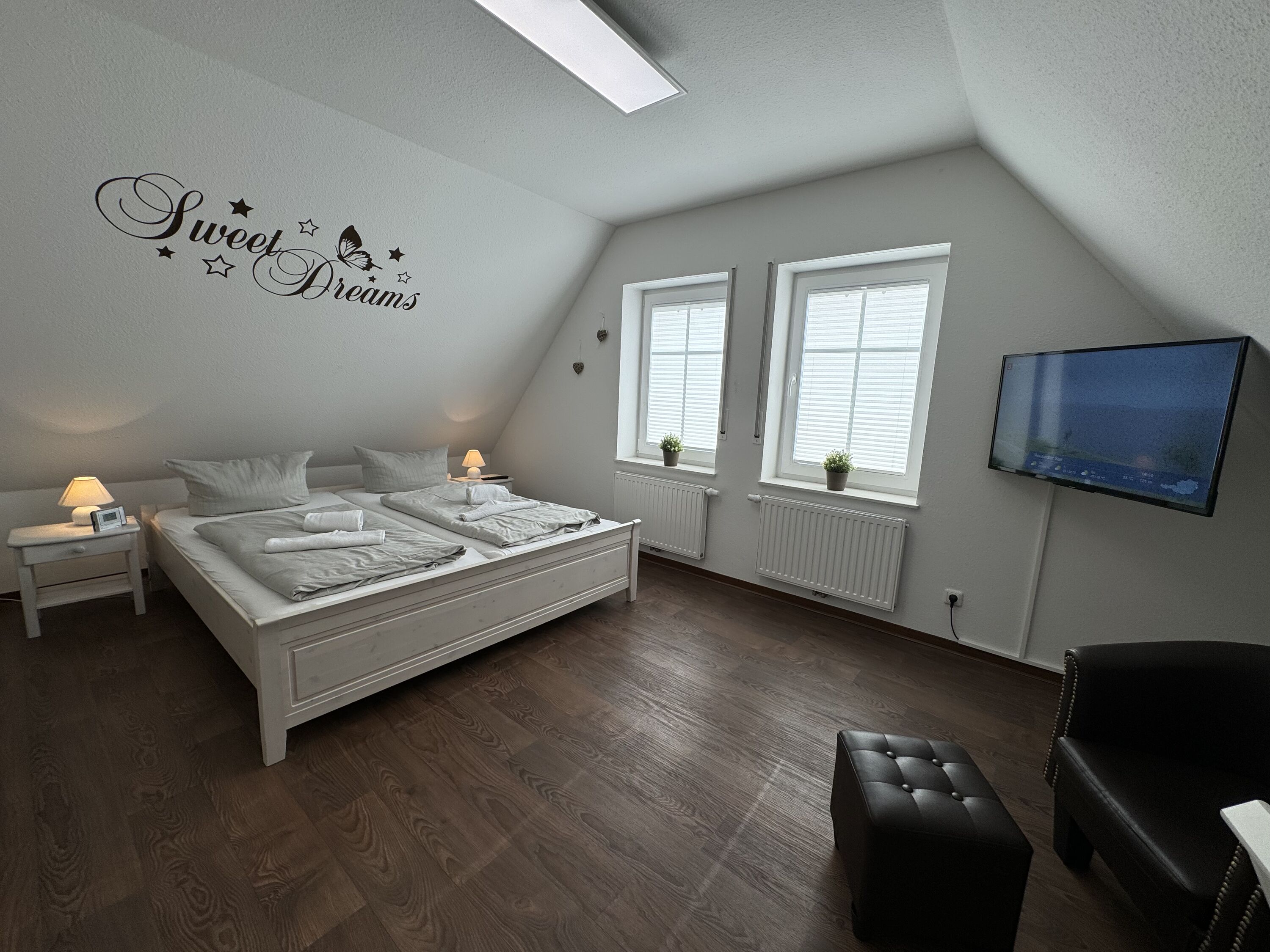 Schlafzimmer OG mit TV