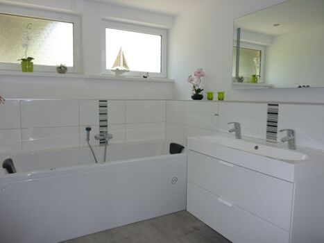 eines der 2 Bäder, dieses ist mit Sauna