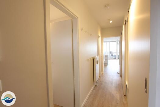 Vom Flur aus gelangen Sie in jeden Raum.