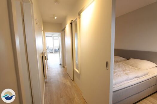 Vom Flur aus gelangen Sie in jeden Raum.