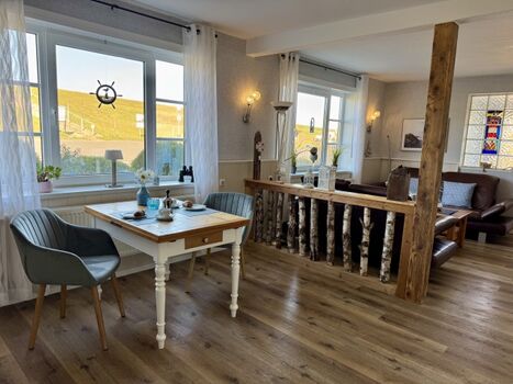 Essbereich mit Blick zum Deich