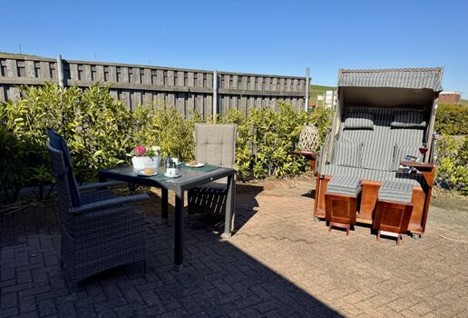Terrasse mit Blick zum Deich