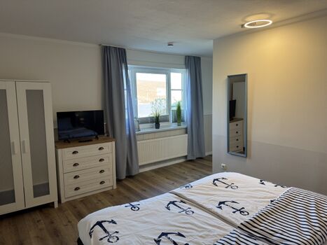 Schlafzimmer, Blick zum Deich