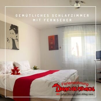 Schlafzimmer mit Fernseher