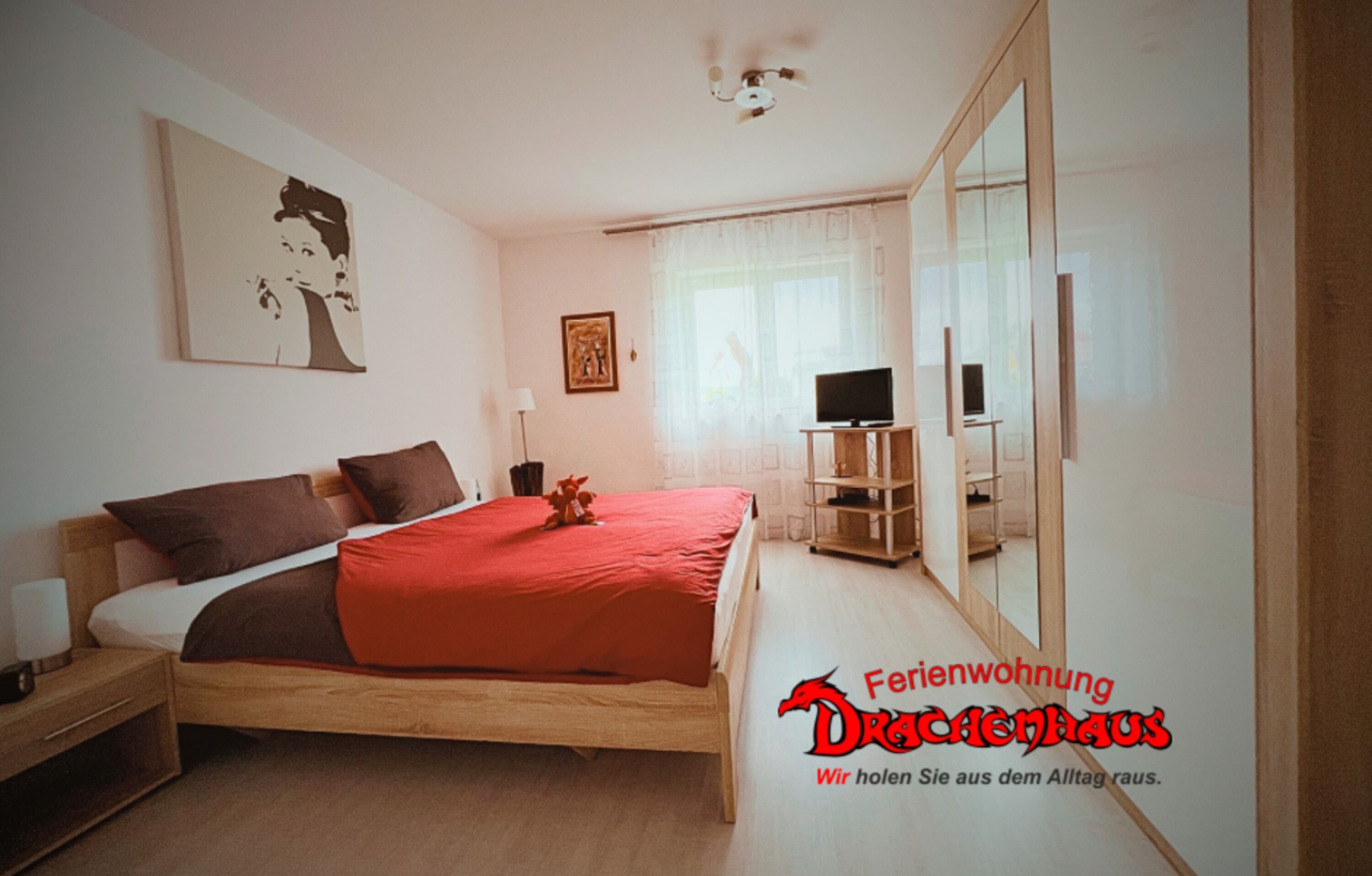 Schlafzimmer mit Fernseher