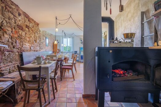 Historisches Spital Eingangsbereich  Backstube mit Küche, Backofen und Jukebox für gemütliche Stunden