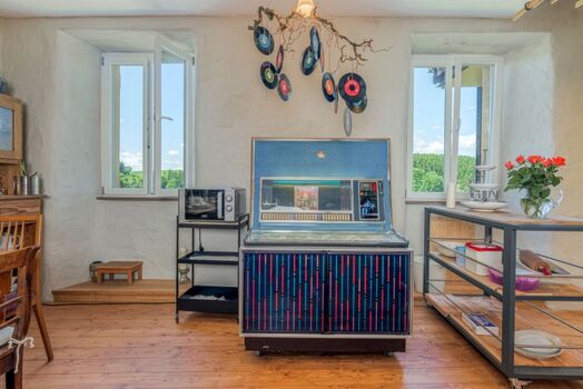 Historisches Spital Eingangsbereich  Backstube mit Küche, Backofen und Jukebox für gemütliche Stunden