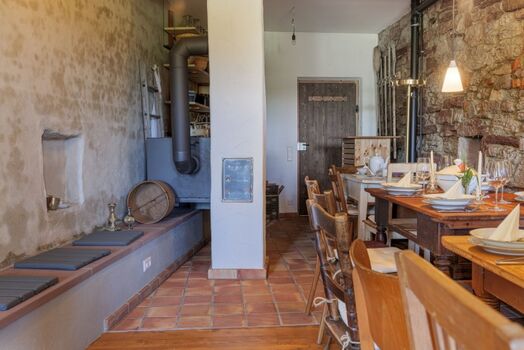 Historisches Spital Eingangsbereich  Backstube mit Küche, Backofen und Jukebox für gemütliche Stunden