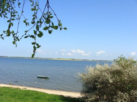 Naturstrand und Spaziergang ca. 100m vom Ferienhaus entfernt