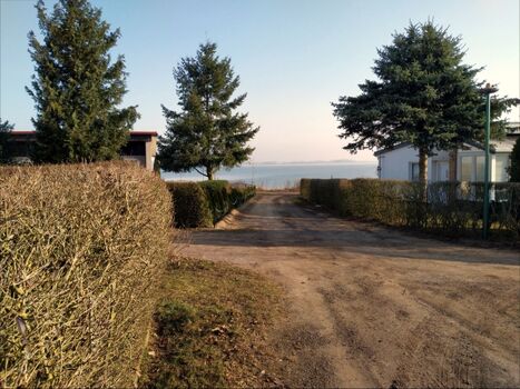 Nur wenige Meter (ca. 60m)  zum Wasser