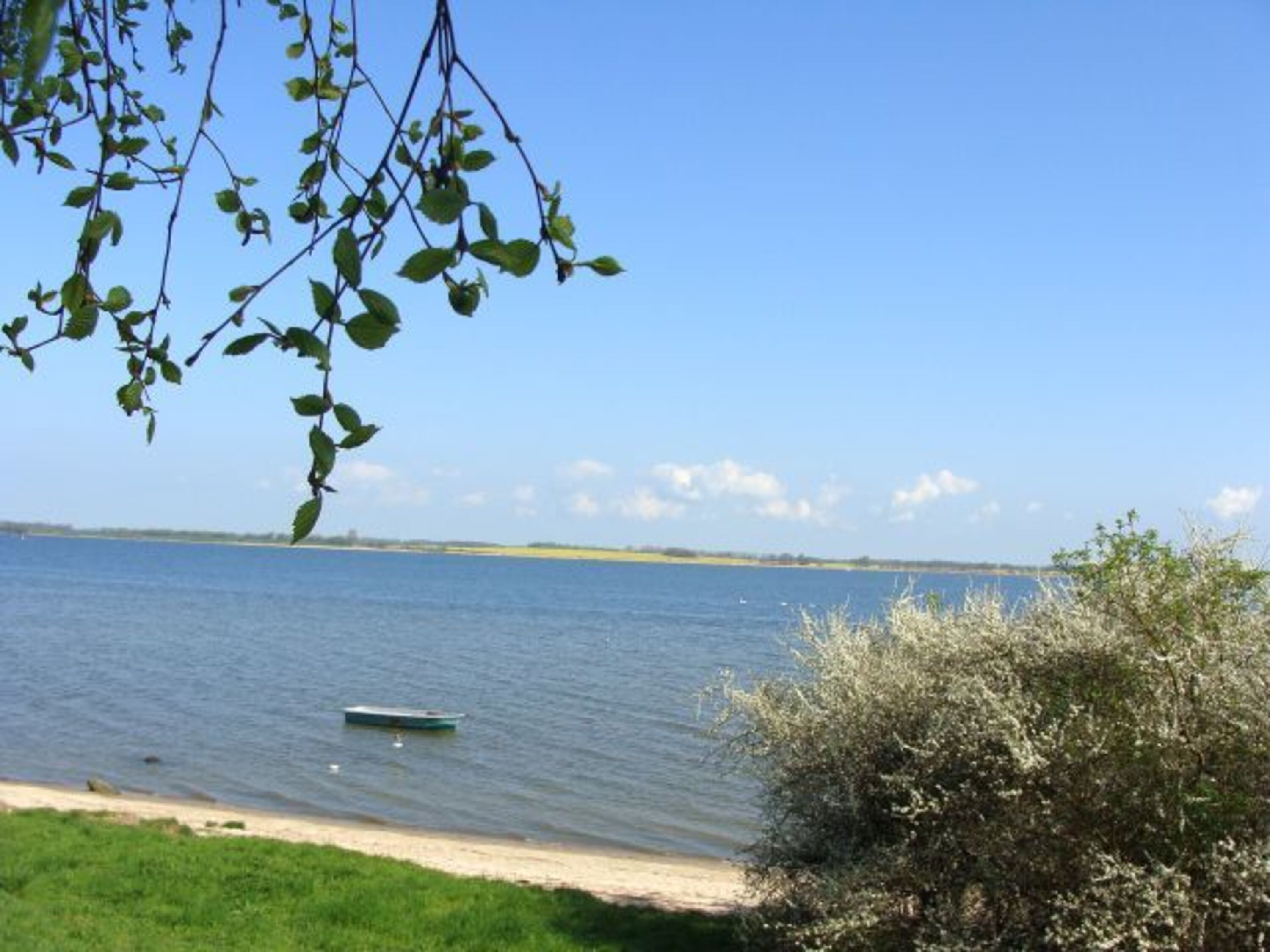 Naturstrand, ca. 60m vom Ferienhaus entfernt
