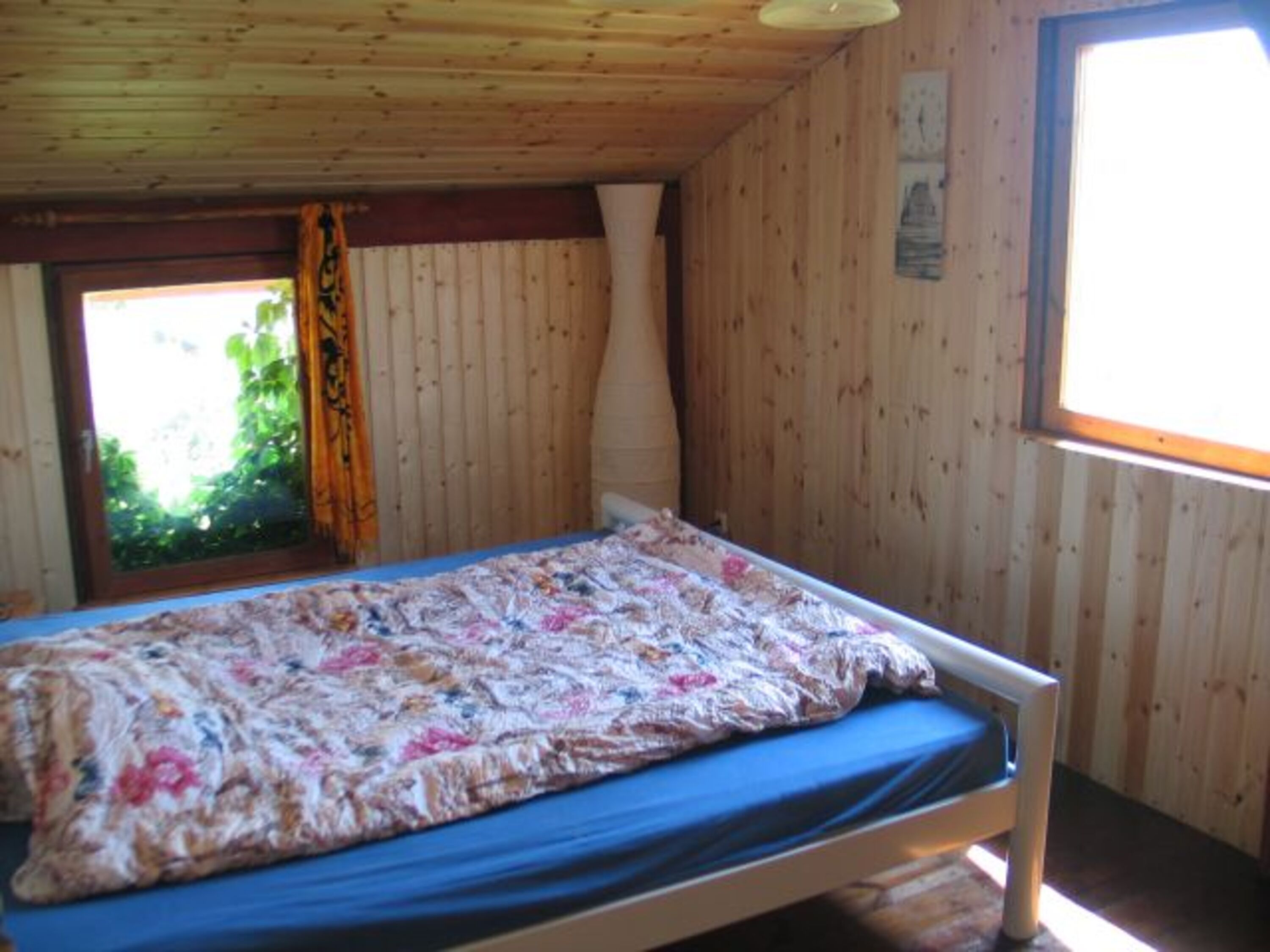 Schlafzimmer 1