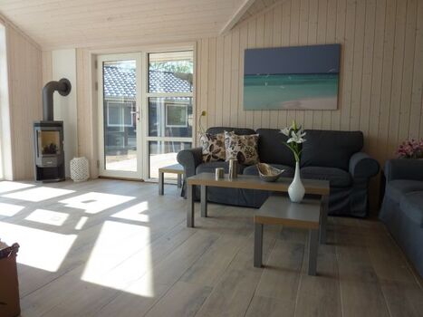 der Wohnraum mit Kaminofen