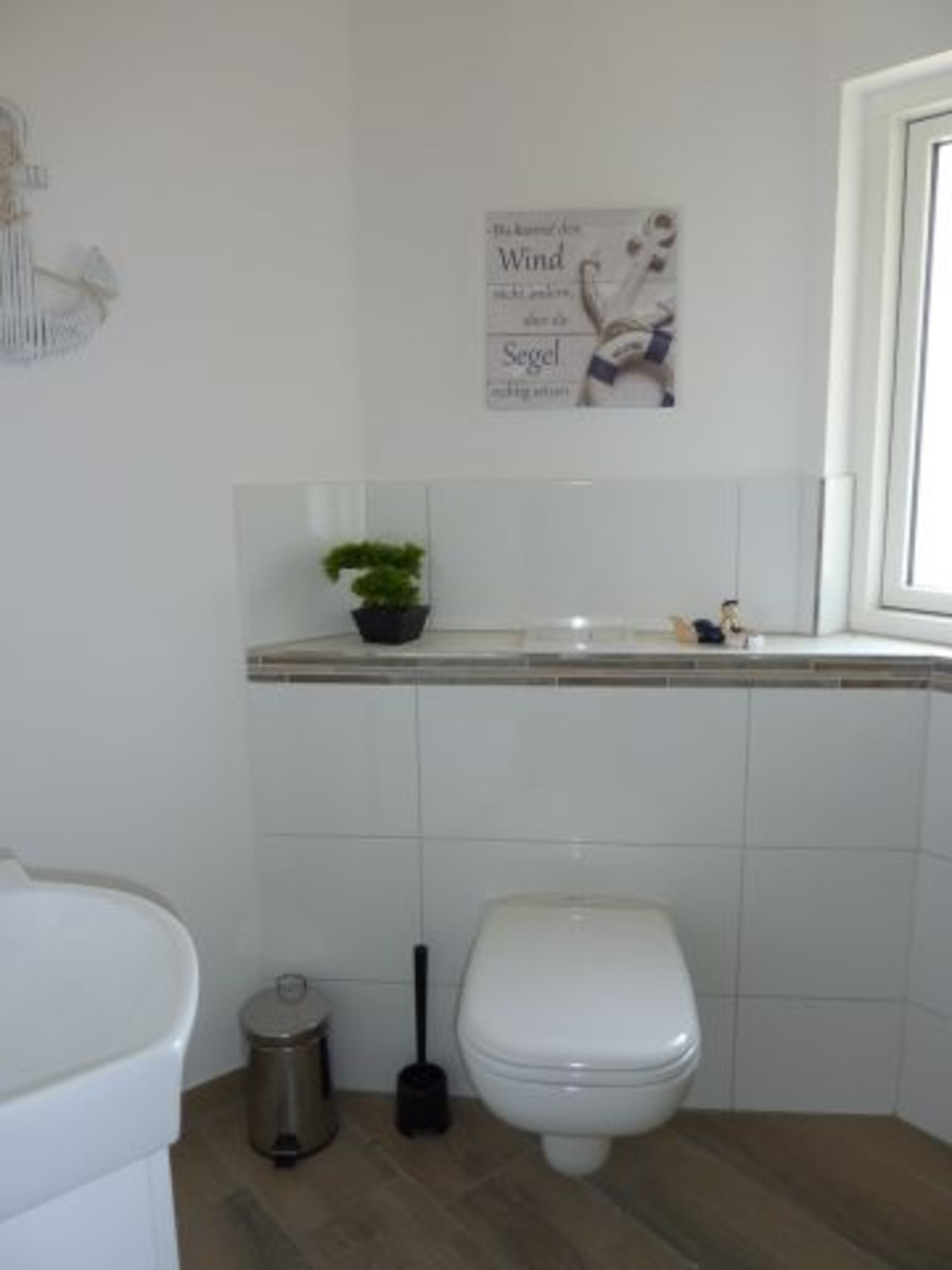 das kleine Bad mit Dusche