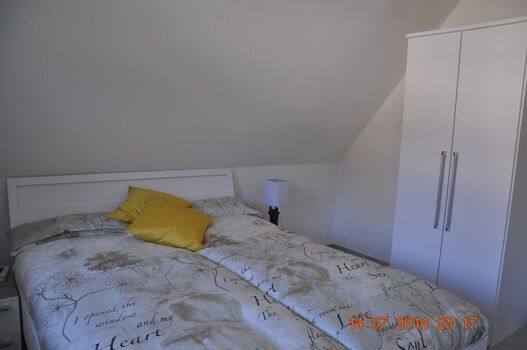 1.  Schlafzimmer im OG