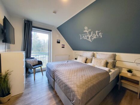 Schlafzimmer mit Doppelbett im DG (1)