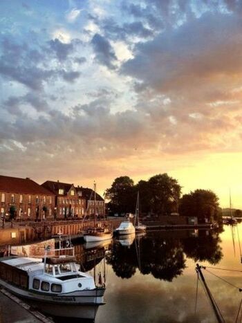 grenzt an den alten Hafen 