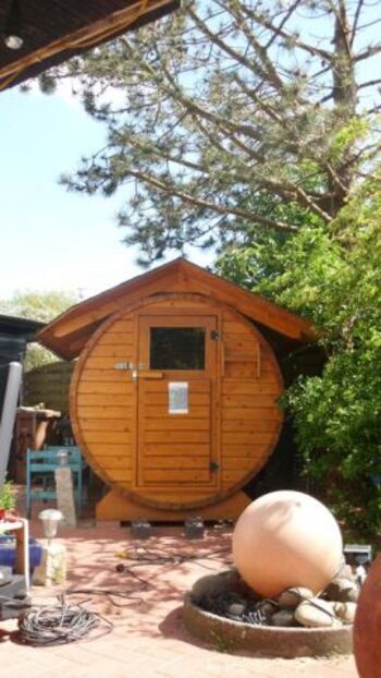 Entspannung verspricht die Fasssauna