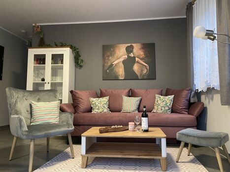 Wohnzimmer mit großer Schlafcouch