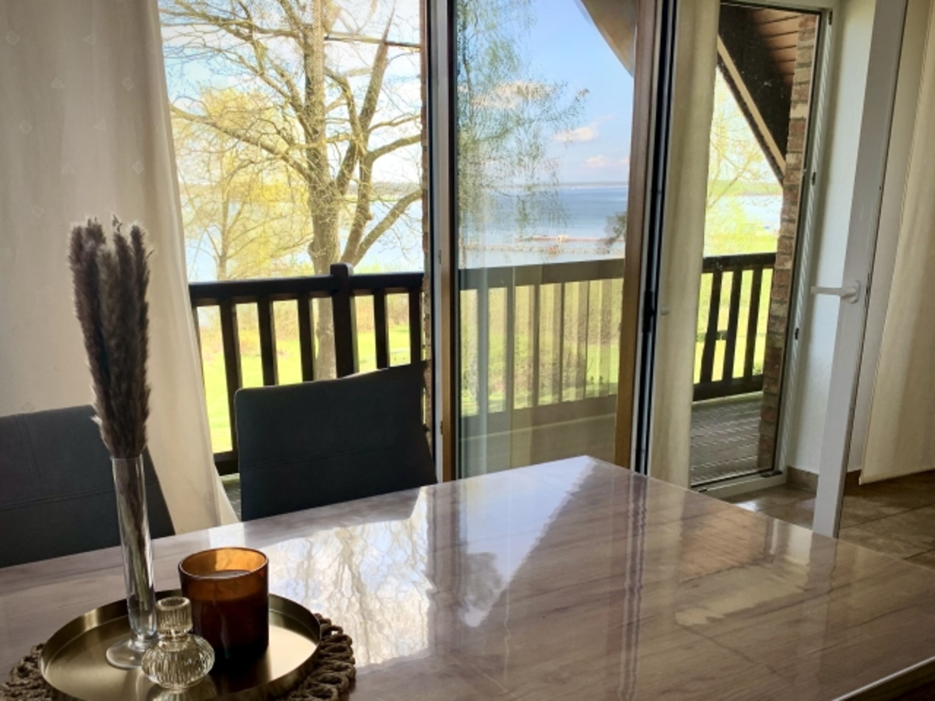 Blick vom Essbereich auf die Müritz
