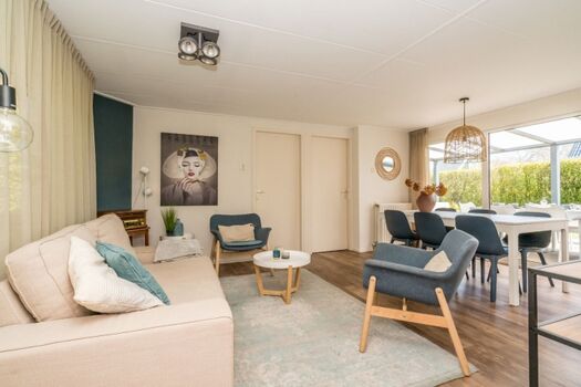 Die Sitzecke mit Digita TV mit vielen deutschen Sendern