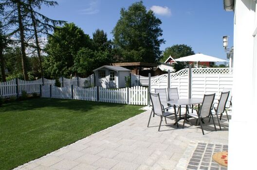 Wunderschöne Terrasse mit Garten