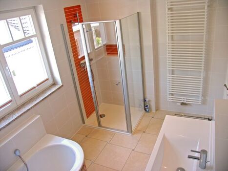 Bad mit Dusche im EG