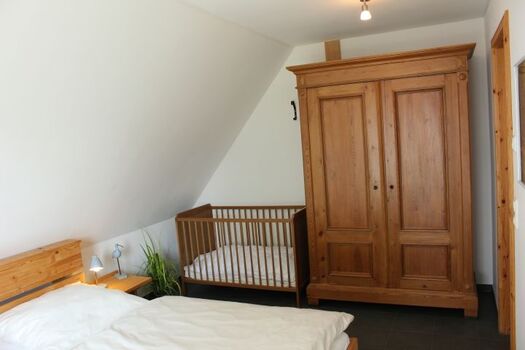 Schlafzimmer  oben mit Babybett