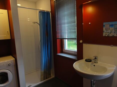 Bad  mit Waschmaschine unten