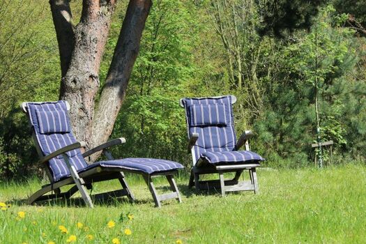 Grundstück mit Gartenliegen