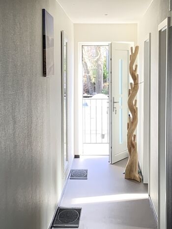 Blick in den Flur mit separatem Eingang