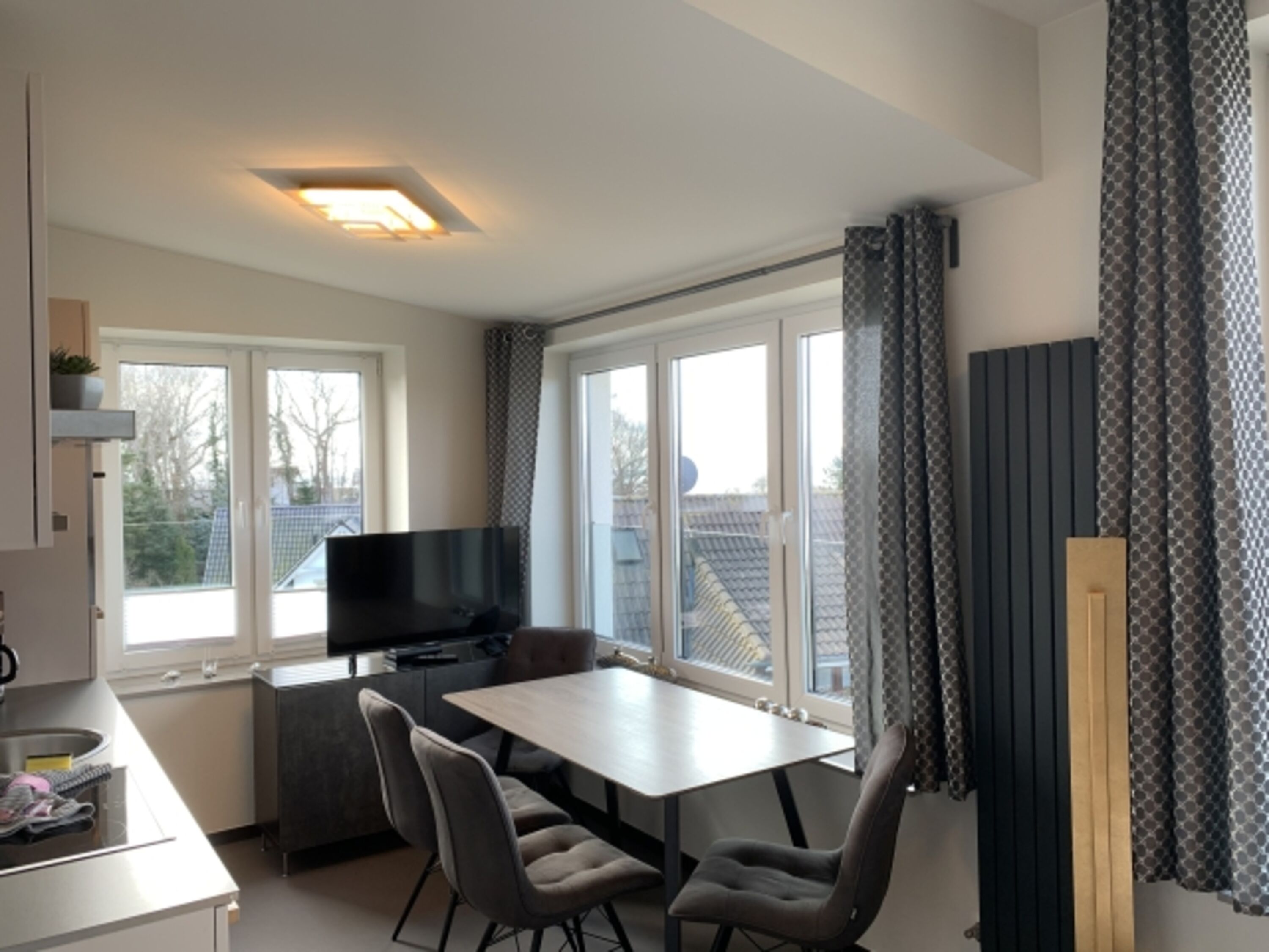 Wohnzimmer mit Esstisch