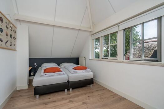 Schlafzimmer 1 mit 2 Einzel Boxspringbetten