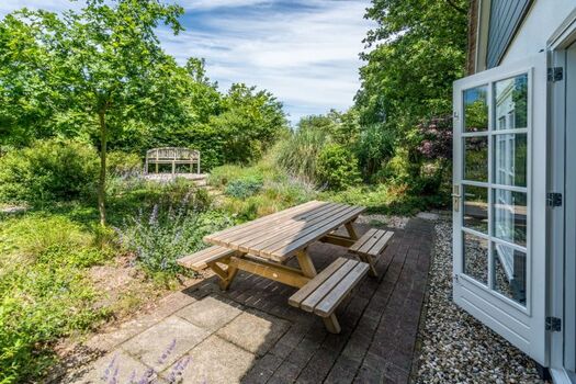 Die Terrasse, grenzend an das Düngebiet