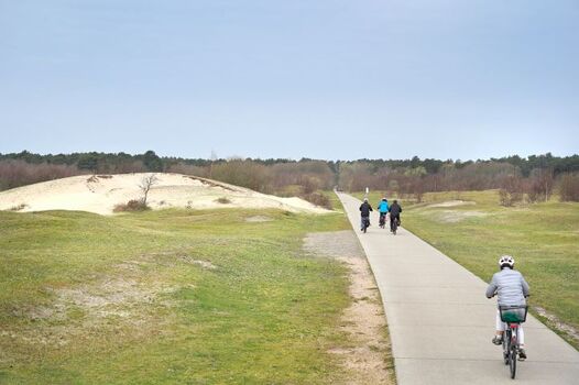 Das angrenzende Naturschutzgebiet mit wunderschönen Fahrragwegen