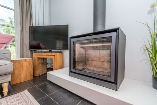 Der Kaminofen und Digital TV mit vielen deutschen Sendern