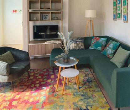 Wohnzimmer mit Flatscreen TV