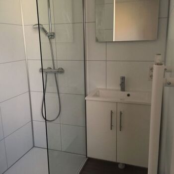 2 Bäder mit Dusche 