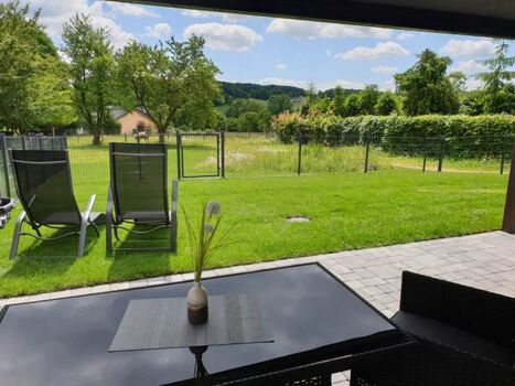 eigenes Garten, komplertt umzäunt