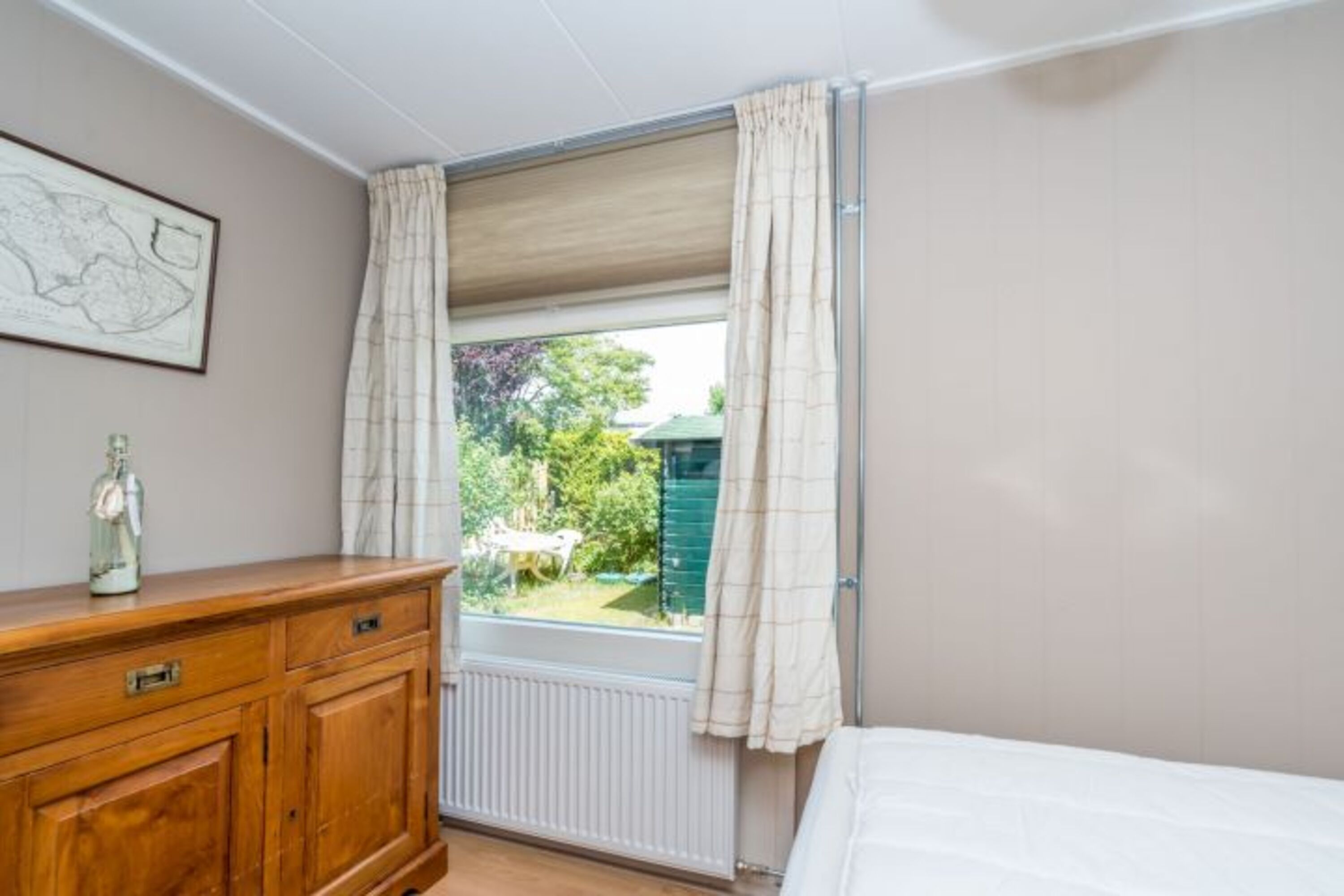 Schlafzimmer 1 mit 2 Einzel Boxsprings und Kommode