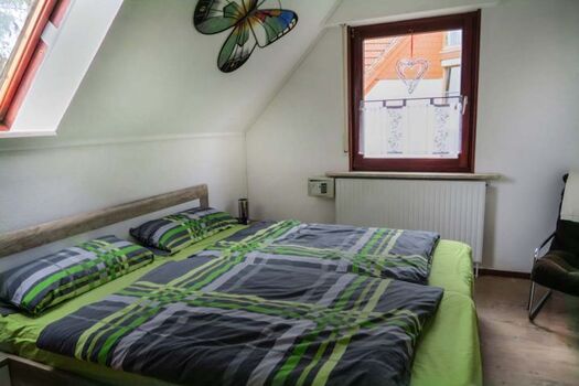 Schlafzimmer 1