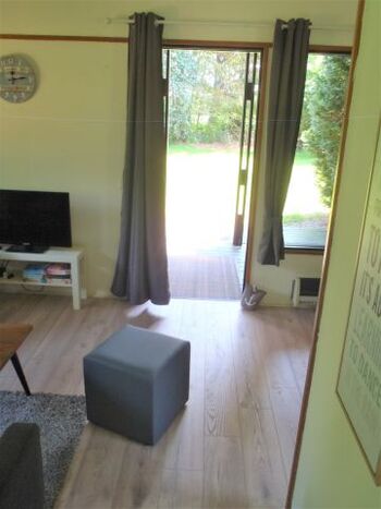 der Blick vom Wohnzimmer in den Garten