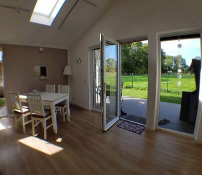 Ostsee Ferienhaus Nordlicht, eingezäuntem Garten, WLAN, Hun ...